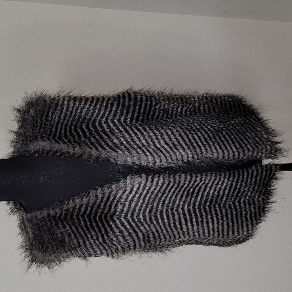 ❤2X HP❤️NWT Wenxi Women's Faux Fur Vest - Chevron Design- Size XXL❤